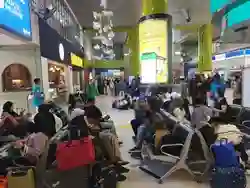 Stasiun Gambir Mulai Ramai oleh Pemudik Pagi Ini
